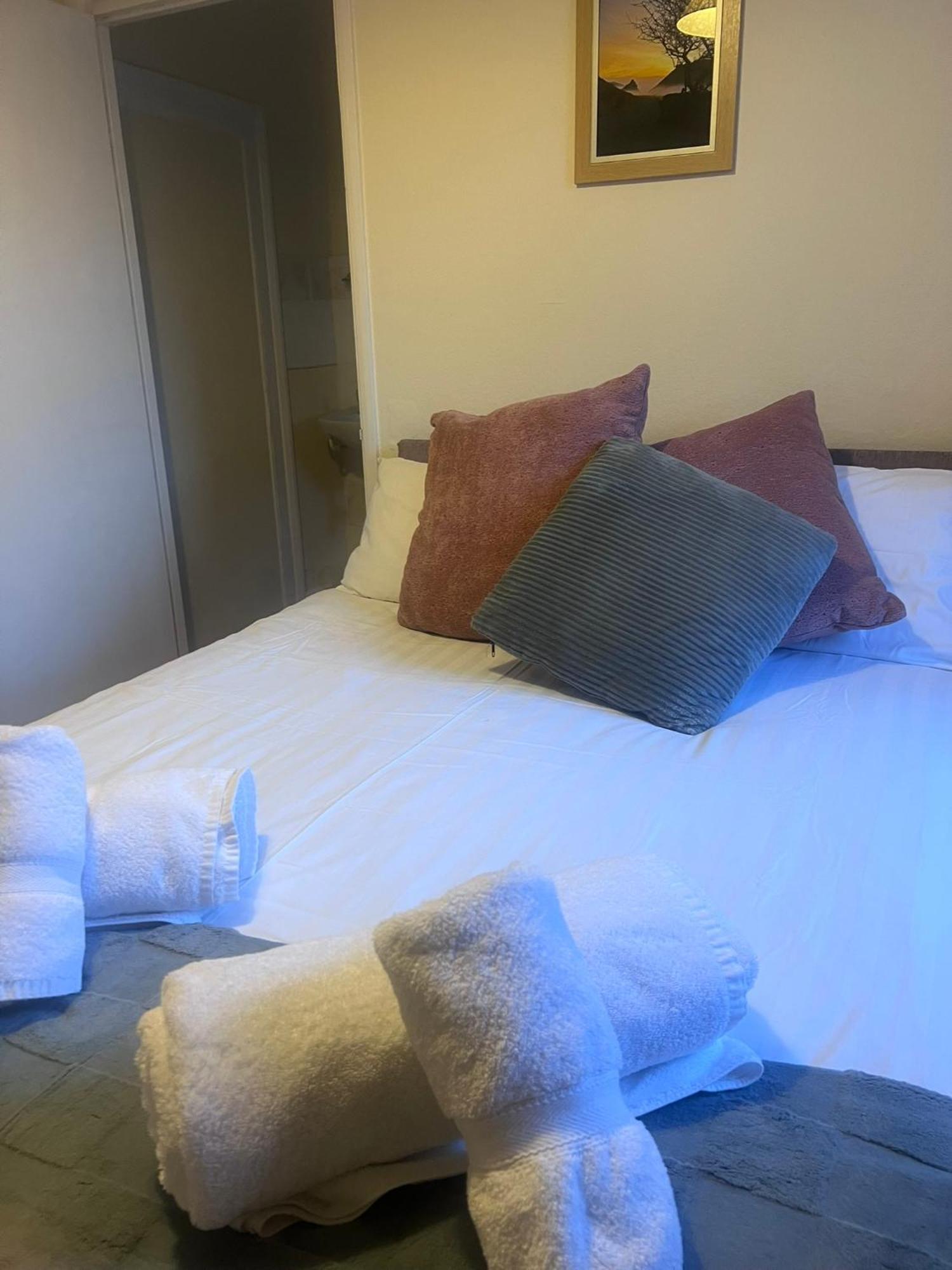 The Crown Hotel リントン エクステリア 写真