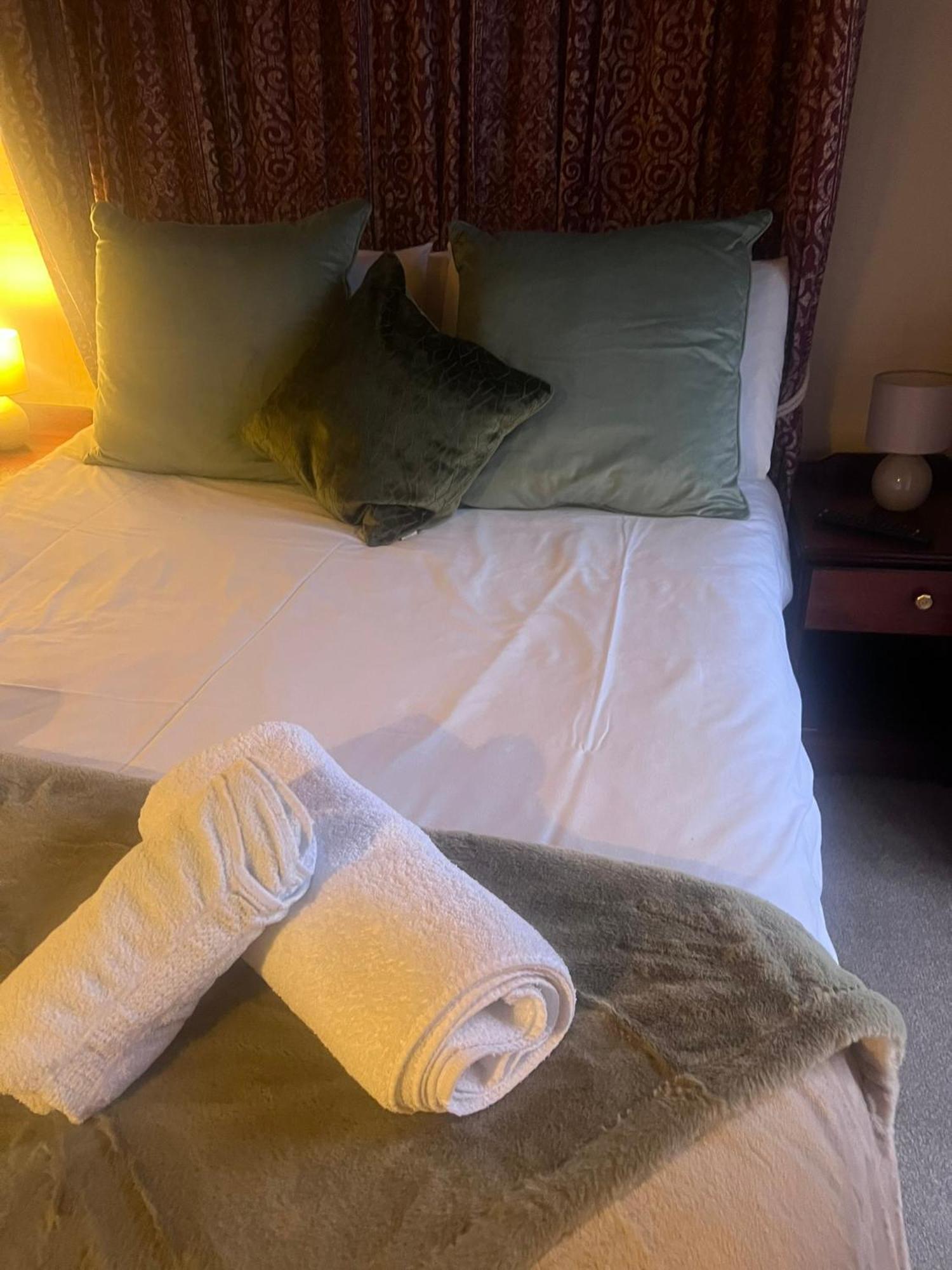 The Crown Hotel リントン エクステリア 写真